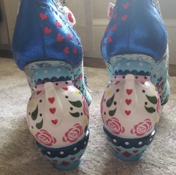 Alice in Wonderland One Lump or Two - Picture 6 of 6